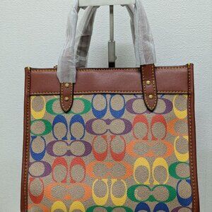 New Coach Field Tote 22 in Rainbow 🌈 signature canvas